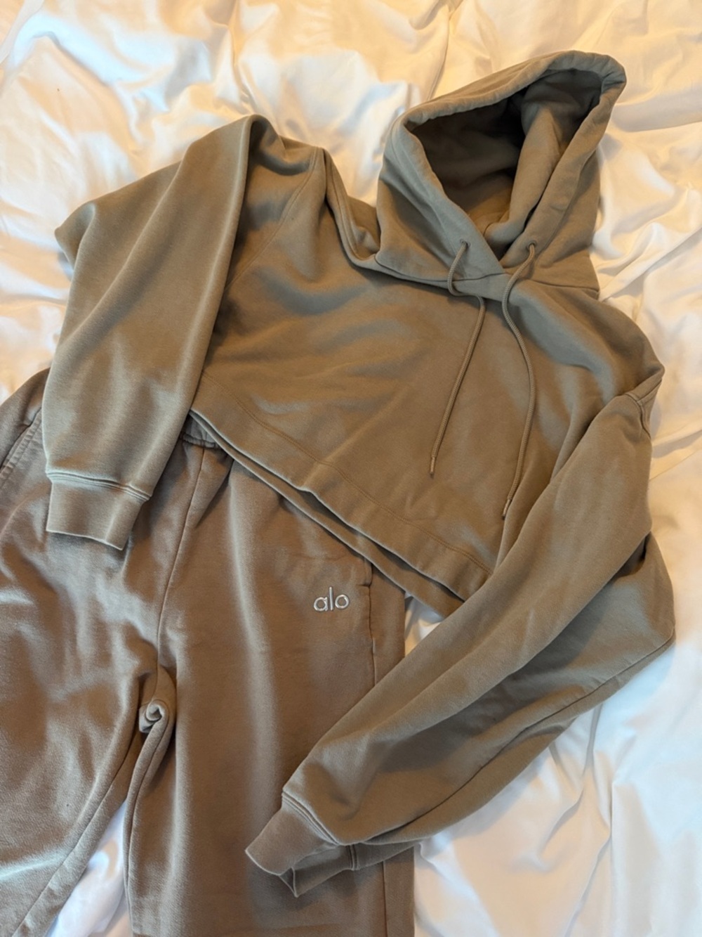 ALO Yoga sweat pants & hoodie in gravel color with silver logo tag